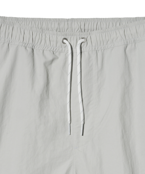 YALE(イェール)の「ナイロン スモールアーチロゴ ビーチショーツ グレージー(その他パンツ・レディース・その他・LARGE/MEDIUM/SMALL/X-LARGE)」の3枚目の写真