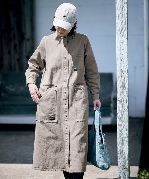 Sunny clouds(サニークラウズ)の「サニークラウズ アウトドアワンピース(シャツワンピース・レディース・ベージュ/ネイビー・3L/LL/L/M/MP)」の1枚目の写真