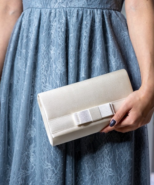 STRAWBERRY-FIELDS（ストロベリーフィールズ）の「【ZOZOTOWN限定販売商品】 サテンリボン2WAY（クラッチバッグ・レディース・ブラック/ベージュ・FREE）」の2枚目の写真