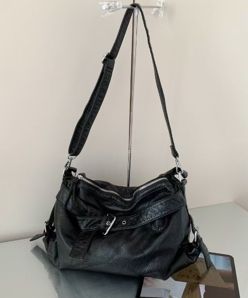 DIAVEL（ディアベル）の「【4色展開・2WAY】韓国CHILLムード ソフトレザー大容量ショルダー＆クロスバッグ（ショルダーバッグ・レディース・ホワイト/ブラック/シルバー/ブラウン・F）」の21枚目の写真