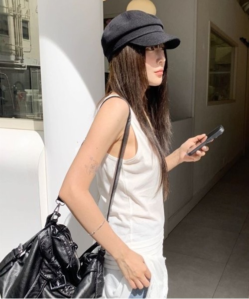 DIAVEL（ディアベル）の「【4色展開・2WAY】韓国CHILLムード ソフトレザー大容量ショルダー＆クロスバッグ（ショルダーバッグ・レディース・ホワイト/ブラック/シルバー/ブラウン・F）」の17枚目の写真