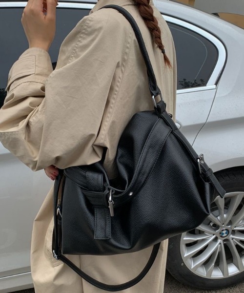 DIAVEL（ディアベル）の「【4色展開・2WAY】韓国CHILLムード ソフトレザー大容量ショルダー＆クロスバッグ（ショルダーバッグ・レディース・ホワイト/ブラック/シルバー/ブラウン・F）」の19枚目の写真