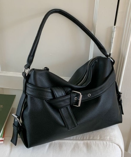 DIAVEL（ディアベル）の「【4色展開・2WAY】韓国CHILLムード ソフトレザー大容量ショルダー＆クロスバッグ（ショルダーバッグ・レディース・ホワイト/ブラック/シルバー/ブラウン・F）」の12枚目の写真