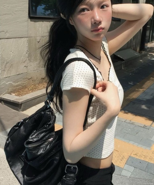 DIAVEL（ディアベル）の「【4色展開・2WAY】韓国CHILLムード ソフトレザー大容量ショルダー＆クロスバッグ（ショルダーバッグ・レディース・ホワイト/ブラック/シルバー/ブラウン・F）」の13枚目の写真