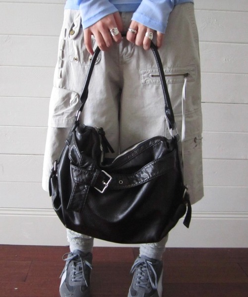 DIAVEL（ディアベル）の「【4色展開・2WAY】韓国CHILLムード ソフトレザー大容量ショルダー＆クロスバッグ（ショルダーバッグ・レディース・ホワイト/ブラック/シルバー/ブラウン・F）」の5枚目の写真