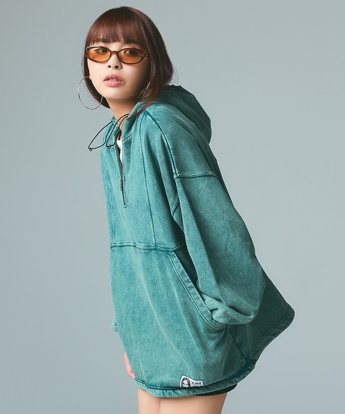 X-girl（エックスガール）の「FADED FACE LABEL ANORAK SWEAT HOODIE（パーカー・レディース・ブラック/パープル/グリーン・S/M）」の4枚目の写真