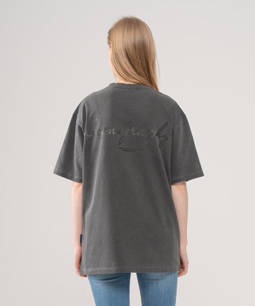 ICONOGRAPHY(アイコノグラフィー)の「PIGMENT EMBLEM SILICONE VOLUME PRINT BK(Tシャツ/カットソー・レディース・ブラック・MEDIUM/LARGE)」の6枚目の写真