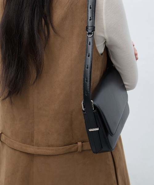 GENERAL IDEA(ジェネラルアイデア)の「【GENERAL IDEA】スクエアショルダーバッグ / 2-WAY SQUARE SHOULDER BAG 2WAY(ショルダーバッグ・レディース・ブラック/ブラウン・FREE)」の4枚目の写真