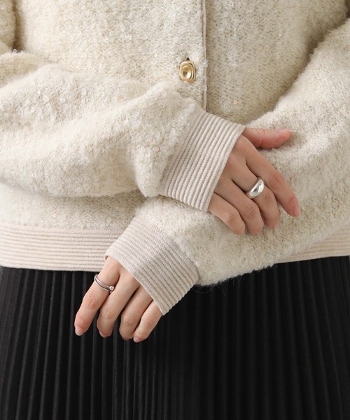 Gready Brilliant（グレディブリリアン）の「ブークレスパンコールニット（ニット/セーター・レディース・アイボリー/ブルー・FREE）」の4枚目の写真