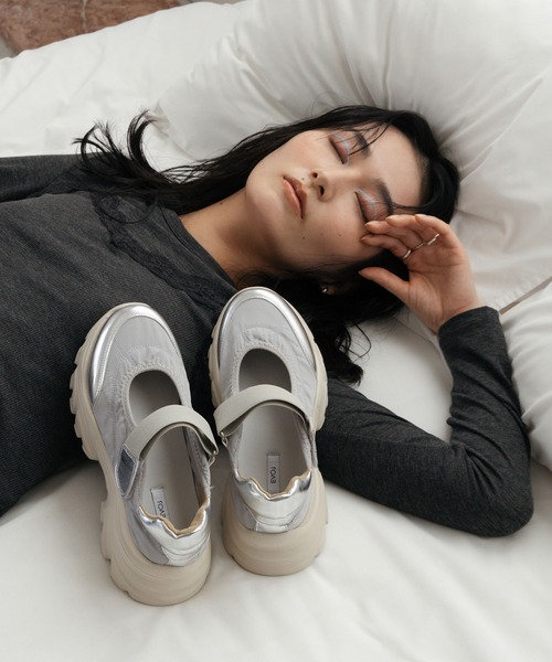 EVOL（イーボル）の「【S-LLサイズ展開・軽量】軽量厚底メリージェーンスニーカー JA5979（スニーカー・レディース・アイボリー/ブラック/ブラウン/シルバー・L/M/S/LL）」の5枚目の写真