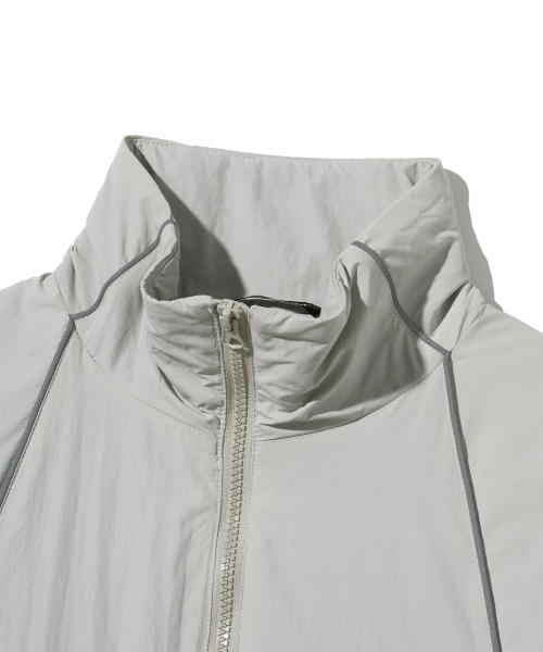 BROWNBREATH（ブラウンブレス）の「TAG NYLON TRACK JACKET - LIGHT GREY（ナイロンジャケット・レディース・その他・S/M/L/XL）」の3枚目の写真