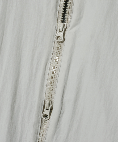 BROWNBREATH（ブラウンブレス）の「TAG NYLON TRACK JACKET - LIGHT GREY（ナイロンジャケット・レディース・その他・S/M/L/XL）」の5枚目の写真