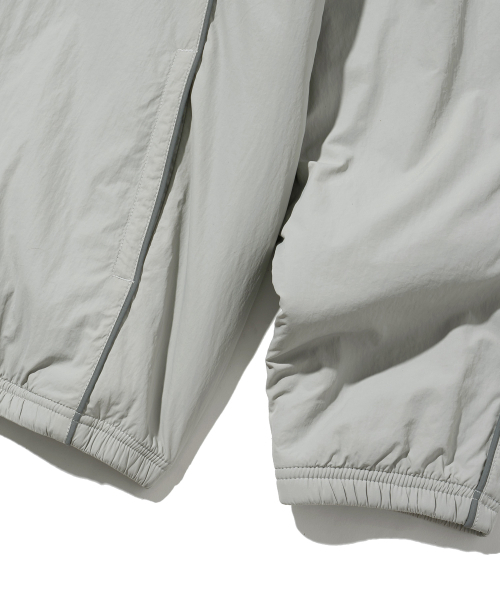 BROWNBREATH（ブラウンブレス）の「TAG NYLON TRACK JACKET - LIGHT GREY（ナイロンジャケット・レディース・その他・S/M/L/XL）」の7枚目の写真