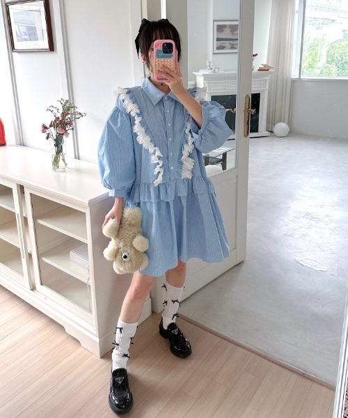 Aelina(エリナ)の「かわいいパッチワークレーストリムストライプ柄シャツワンピース(ワンピース・レディース・ピンク/ブルー・FREE)」の4枚目の写真