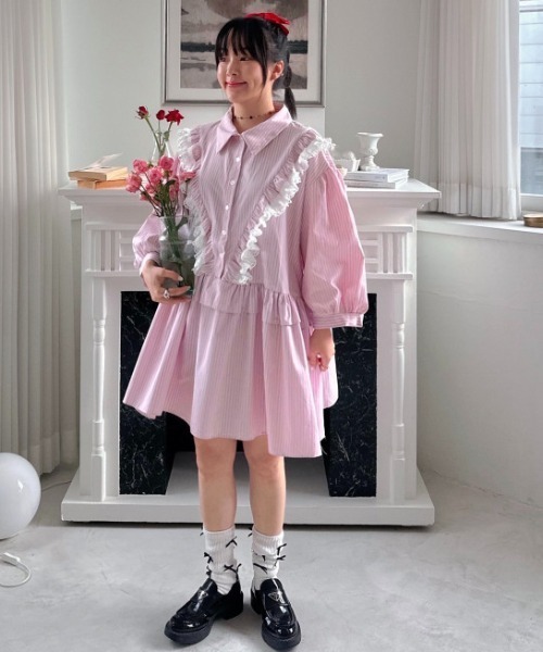 Aelina(エリナ)の「かわいいパッチワークレーストリムストライプ柄シャツワンピース(ワンピース・レディース・ピンク/ブルー・FREE)」の16枚目の写真