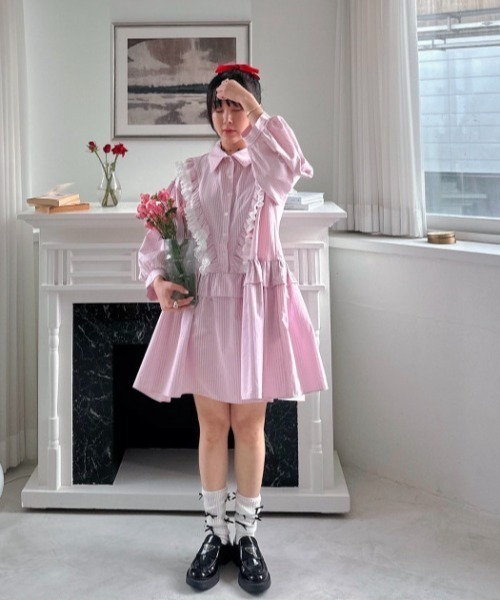 Aelina(エリナ)の「かわいいパッチワークレーストリムストライプ柄シャツワンピース(ワンピース・レディース・ピンク/ブルー・FREE)」の17枚目の写真