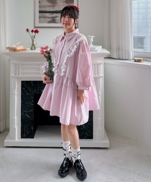Aelina(エリナ)の「かわいいパッチワークレーストリムストライプ柄シャツワンピース(ワンピース・レディース・ピンク/ブルー・FREE)」の18枚目の写真