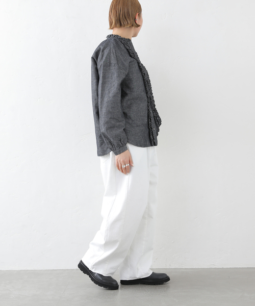 JOURNAL STANDARD LUXE（ジャーナルスタンダード　ラックス）の「《追加》CLシャンブレー フリルブラウス（シャツ/ブラウス・レディース・ホワイト/ブラック・FREE）」の3枚目の写真