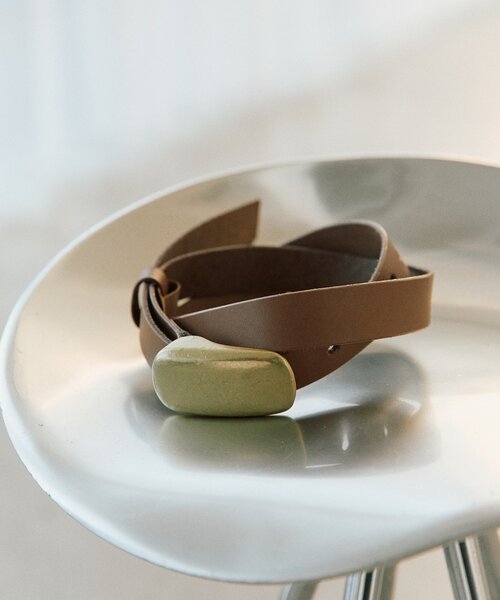 RIVE DROITE（リヴドロワ）の「予約【コーデを格上げ】イタバックルベルト（ベルト・レディース・ブラック/ベージュ・FREE）」の11枚目の写真