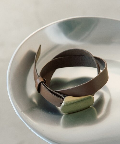 RIVE DROITE（リヴドロワ）の「予約【コーデを格上げ】イタバックルベルト（ベルト・レディース・ブラック/ベージュ・FREE）」の12枚目の写真