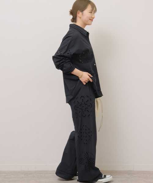 JOURNAL STANDARD relume（ジャーナルスタンダード　レリューム）の「［26SS新作］カットワークエンブロイダリーシャツ（シャツ/ブラウス・レディース・ブラック/アイボリー・FREE）」の17枚目の写真