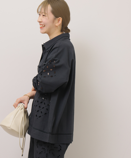 JOURNAL STANDARD relume（ジャーナルスタンダード　レリューム）の「［26SS新作］カットワークエンブロイダリーシャツ（シャツ/ブラウス・レディース・ブラック/アイボリー・FREE）」の3枚目の写真