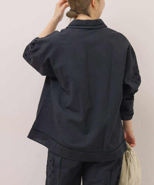 JOURNAL STANDARD relume（ジャーナルスタンダード　レリューム）の「［26SS新作］カットワークエンブロイダリーシャツ（シャツ/ブラウス・レディース・ブラック/アイボリー・FREE）」の4枚目の写真