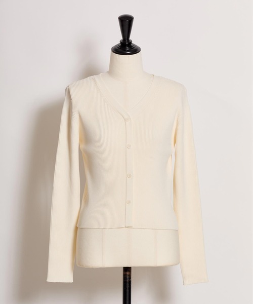 NOELA(ノエラ)の「Vネックボタンリブニット(カーディガン/ボレロ・レディース・ネイビー/オフホワイト/イエロー/ラベンダー・フリー)」の2枚目の写真