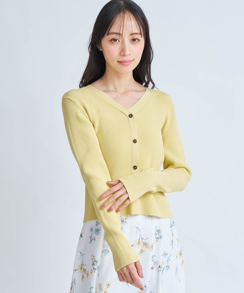 NOELA(ノエラ)の「Vネックボタンリブニット(カーディガン/ボレロ・レディース・ネイビー/オフホワイト/イエロー/ラベンダー・フリー)」の8枚目の写真