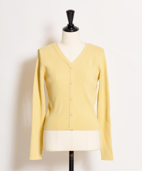 NOELA(ノエラ)の「Vネックボタンリブニット(カーディガン/ボレロ・レディース・ネイビー/オフホワイト/イエロー/ラベンダー・フリー)」の12枚目の写真