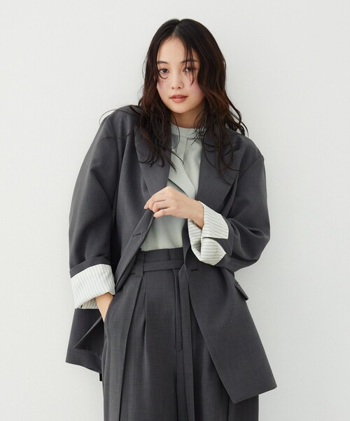 UNITED TOKYO（ユナイテッドトウキョウ）の「【新作】アシメストリングテーラードジャケット｜ウォッシャブル/セットアップ/オフィスカジュアル/オケージョン/防シワ/吸水速乾/冬服/春服（テーラードジャケット・レディース・ベージュ/グレー・1/2）」の3枚目の写真