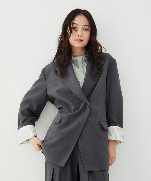 UNITED TOKYO（ユナイテッドトウキョウ）の「【新作】アシメストリングテーラードジャケット｜ウォッシャブル/セットアップ/オフィスカジュアル/オケージョン/防シワ/吸水速乾/冬服/春服（テーラードジャケット・レディース・ベージュ/グレー・1/2）」の5枚目の写真
