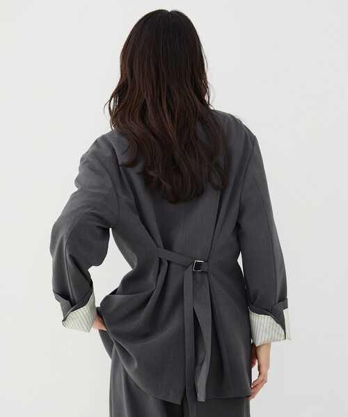UNITED TOKYO（ユナイテッドトウキョウ）の「【新作】アシメストリングテーラードジャケット｜ウォッシャブル/セットアップ/オフィスカジュアル/オケージョン/防シワ/吸水速乾/冬服/春服（テーラードジャケット・レディース・ベージュ/グレー・1/2）」の6枚目の写真