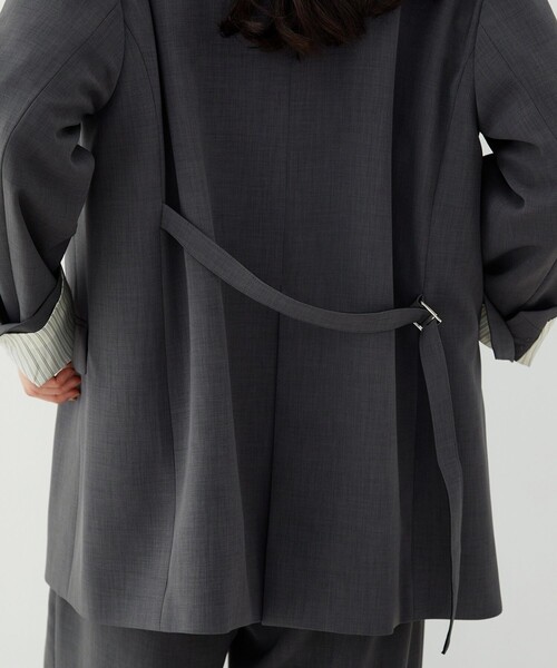 UNITED TOKYO（ユナイテッドトウキョウ）の「【新作】アシメストリングテーラードジャケット｜ウォッシャブル/セットアップ/オフィスカジュアル/オケージョン/防シワ/吸水速乾/冬服/春服（テーラードジャケット・レディース・ベージュ/グレー・1/2）」の15枚目の写真