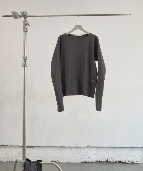 NVRFRGT（ネヴァーフォーゲット）の「PANELLED RIBBED LONG SLEEVE T-SHIRT（Tシャツ/カットソー・メンズ・ブラック/ブラウン/ダークグレー・1/2/3）」の3枚目の写真