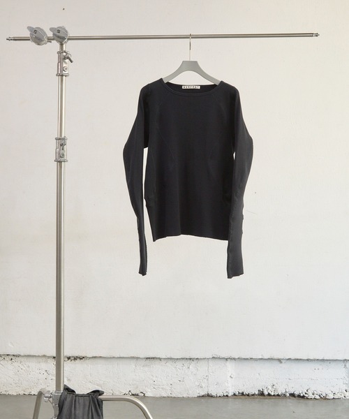 NVRFRGT（ネヴァーフォーゲット）の「PANELLED RIBBED LONG SLEEVE T-SHIRT（Tシャツ/カットソー・メンズ・ブラック/ブラウン/ダークグレー・1/2/3）」の2枚目の写真