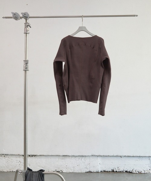 NVRFRGT（ネヴァーフォーゲット）の「PANELLED RIBBED LONG SLEEVE T-SHIRT（Tシャツ/カットソー・メンズ・ブラック/ブラウン/ダークグレー・1/2/3）」の4枚目の写真