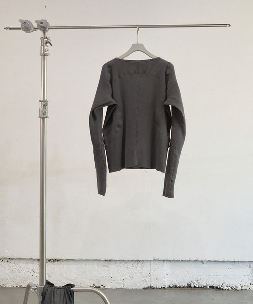 NVRFRGT（ネヴァーフォーゲット）の「PANELLED RIBBED LONG SLEEVE T-SHIRT（Tシャツ/カットソー・メンズ・ブラック/ブラウン/ダークグレー・1/2/3）」の5枚目の写真