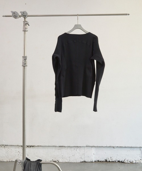 NVRFRGT（ネヴァーフォーゲット）の「PANELLED RIBBED LONG SLEEVE T-SHIRT（Tシャツ/カットソー・メンズ・ブラック/ブラウン/ダークグレー・1/2/3）」の6枚目の写真