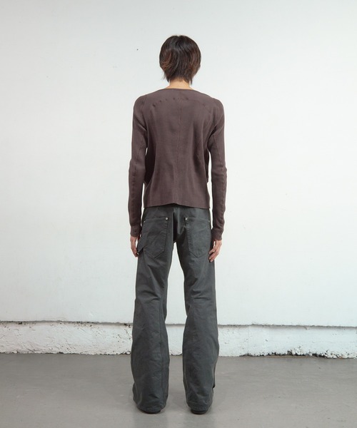 NVRFRGT（ネヴァーフォーゲット）の「PANELLED RIBBED LONG SLEEVE T-SHIRT（Tシャツ/カットソー・メンズ・ブラック/ブラウン/ダークグレー・1/2/3）」の8枚目の写真