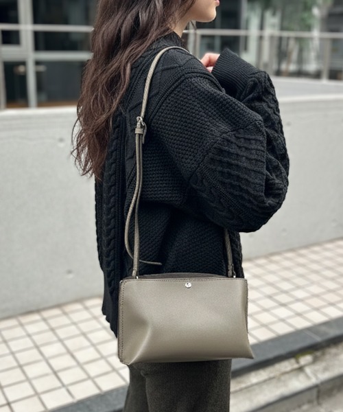 Legato Largo(レガートラルゴ)の「【Legato Largo】レガートラルゴ かるいかばん PU ショルダーバック オンオフ(ショルダーバッグ・レディース・アイボリー/ブラック/グレイッシュベージュ/オリーブ/キャメル・FREE)」の4枚目の写真