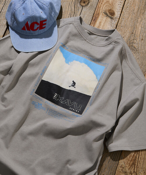 FREAK'S STORE(フリークスストア)の「限定展開 KAVU×FREAK'S STORE カブー 別注 ビッグシルエット バックフォトプリント Tシャツ HIKER(Tシャツ/カットソー・メンズ・ホワイト/アッシュグレー/グレイッシュベージュ/ブラック・LARGE/MEDIUM/SMALL)」の4枚目の写真