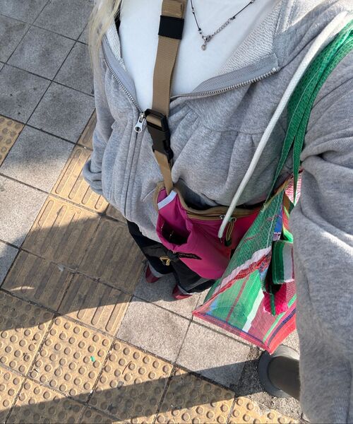 KIJIKO(キジコ)の「ke106-Shirring Hooded Zip Up Melange Gray(パーカー・レディース・グレー・FREE)」の8枚目の写真