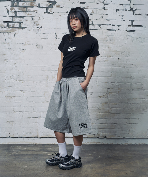 PEID(ペイド)の「PD PDAC ピンタックバミューダパンツ グレー(その他パンツ・レディース・グレー・2/3/1)」の3枚目の写真
