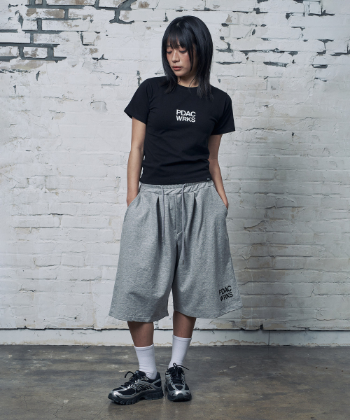 PEID(ペイド)の「PD PDAC ピンタックバミューダパンツ グレー(その他パンツ・レディース・グレー・2/3/1)」の4枚目の写真