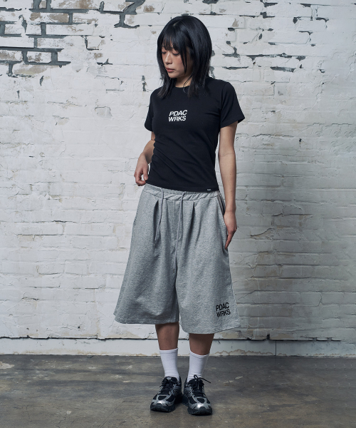 PEID(ペイド)の「PD PDAC ピンタックバミューダパンツ グレー(その他パンツ・レディース・グレー・2/3/1)」の5枚目の写真