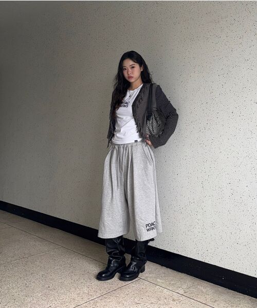 PEID(ペイド)の「PD PDAC ピンタックバミューダパンツ グレー(その他パンツ・レディース・グレー・2/3/1)」の13枚目の写真