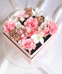 Salon de Lilas（サロンドリラ）の「可愛いピンクカーネーションのBOX FLOWER（インテリア雑貨）」