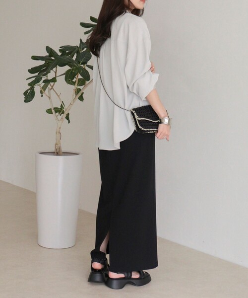 fredy emue(フレディエミュ)の「とろみカシュクールシャツ(シャツ/ブラウス・レディース・オフホワイト/ブラック/ライトグレー・38)」の6枚目の写真