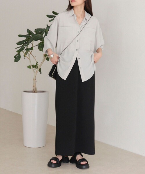 fredy emue(フレディエミュ)の「とろみカシュクールシャツ(シャツ/ブラウス・レディース・オフホワイト/ブラック/ライトグレー・38)」の7枚目の写真